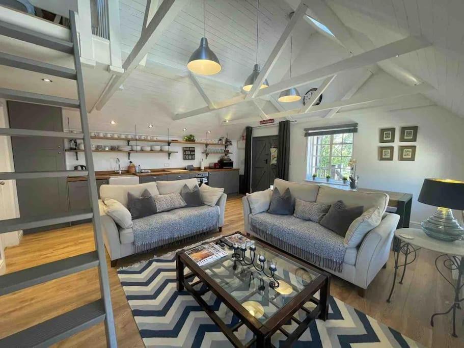 The Coach House Apartment Alderbury Exterior photo