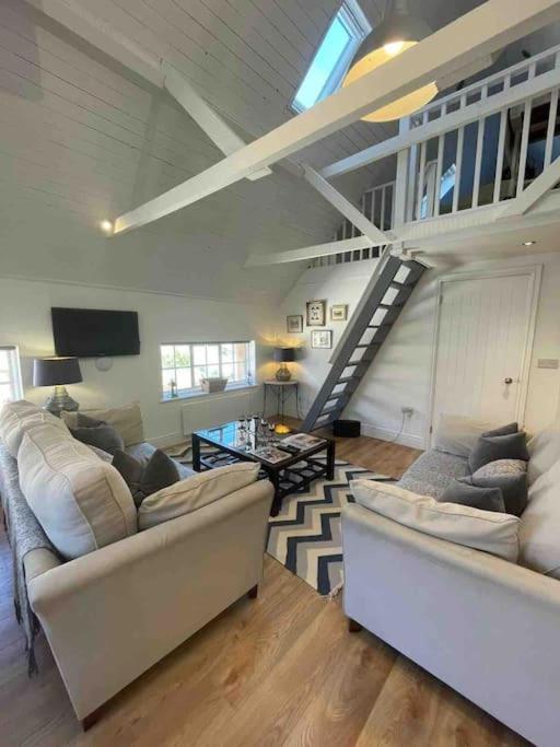 The Coach House Apartment Alderbury Exterior photo