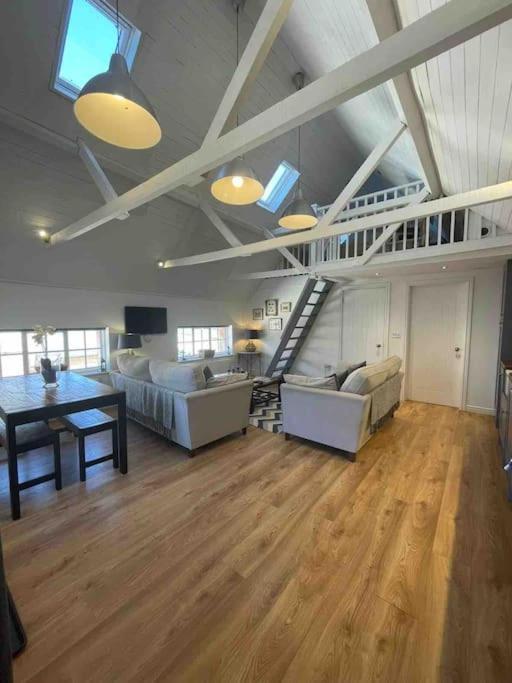 The Coach House Apartment Alderbury Exterior photo