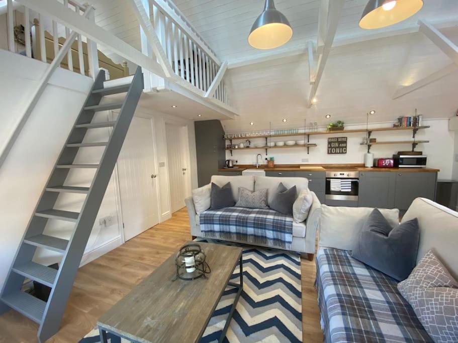 The Coach House Apartment Alderbury Exterior photo